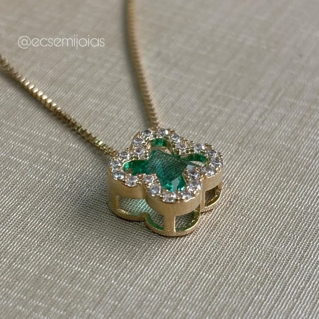 Colar veneziana com pingente de trevo com zircônia maior no centro cravejado nas bordas - 45cm - banhado a ouro 18k