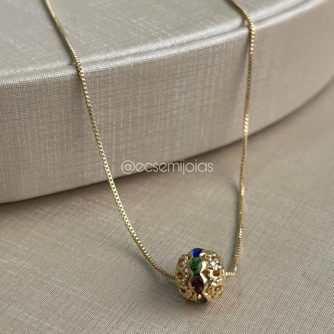 Colar veneziana com bola vazada com fileira de zircônias navetes no centro - 45cm - banhado a ouro 18k