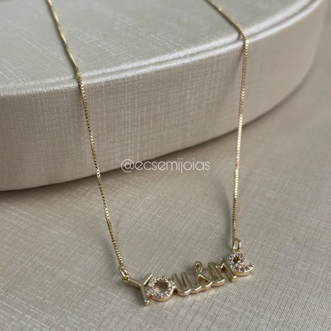 Colar veneziana pingente YOU&ME com letras cravejadas - 45cm - banhado a ouro 18k