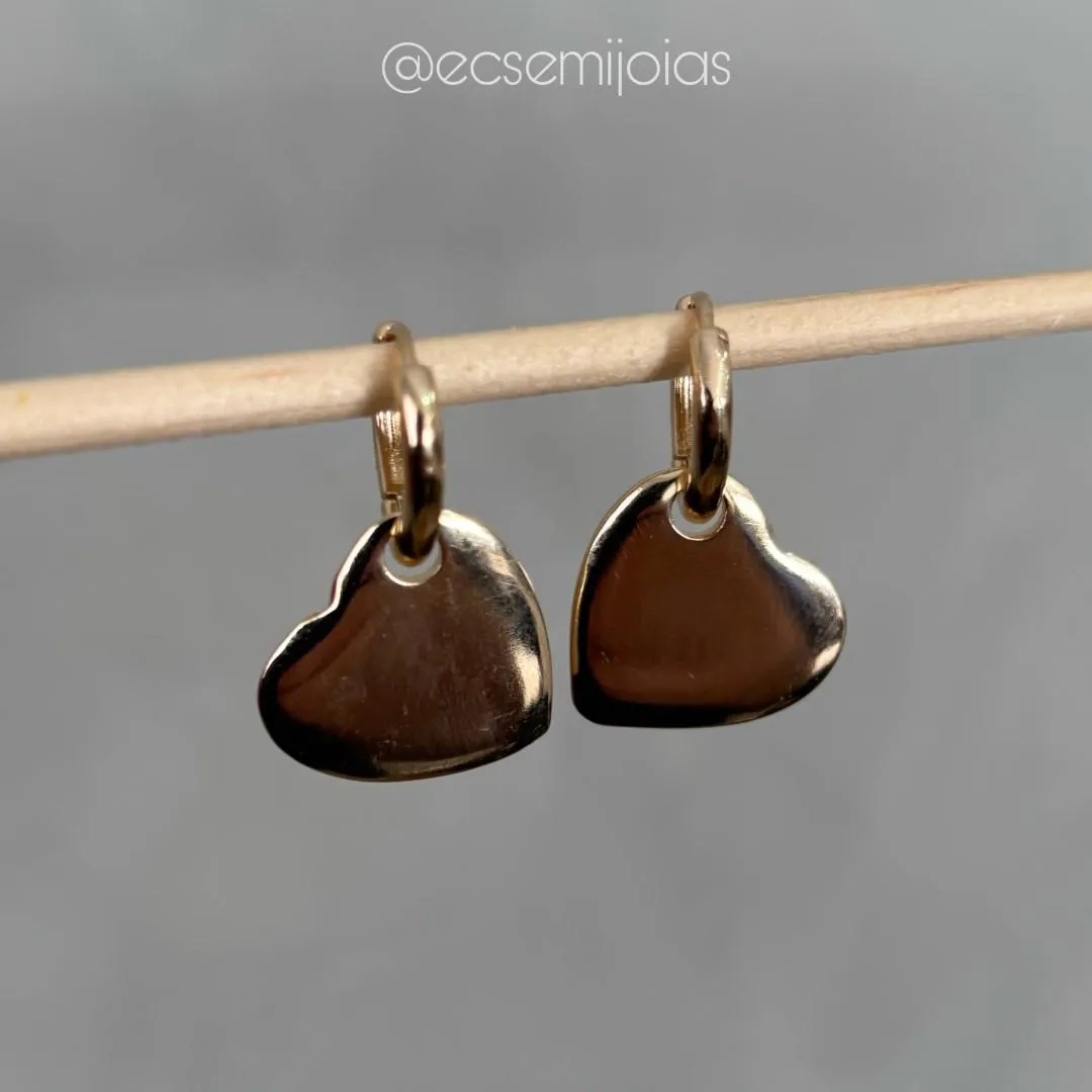 Argola com coração liso pendurado - coração 19mm - banhado a ouro 18k