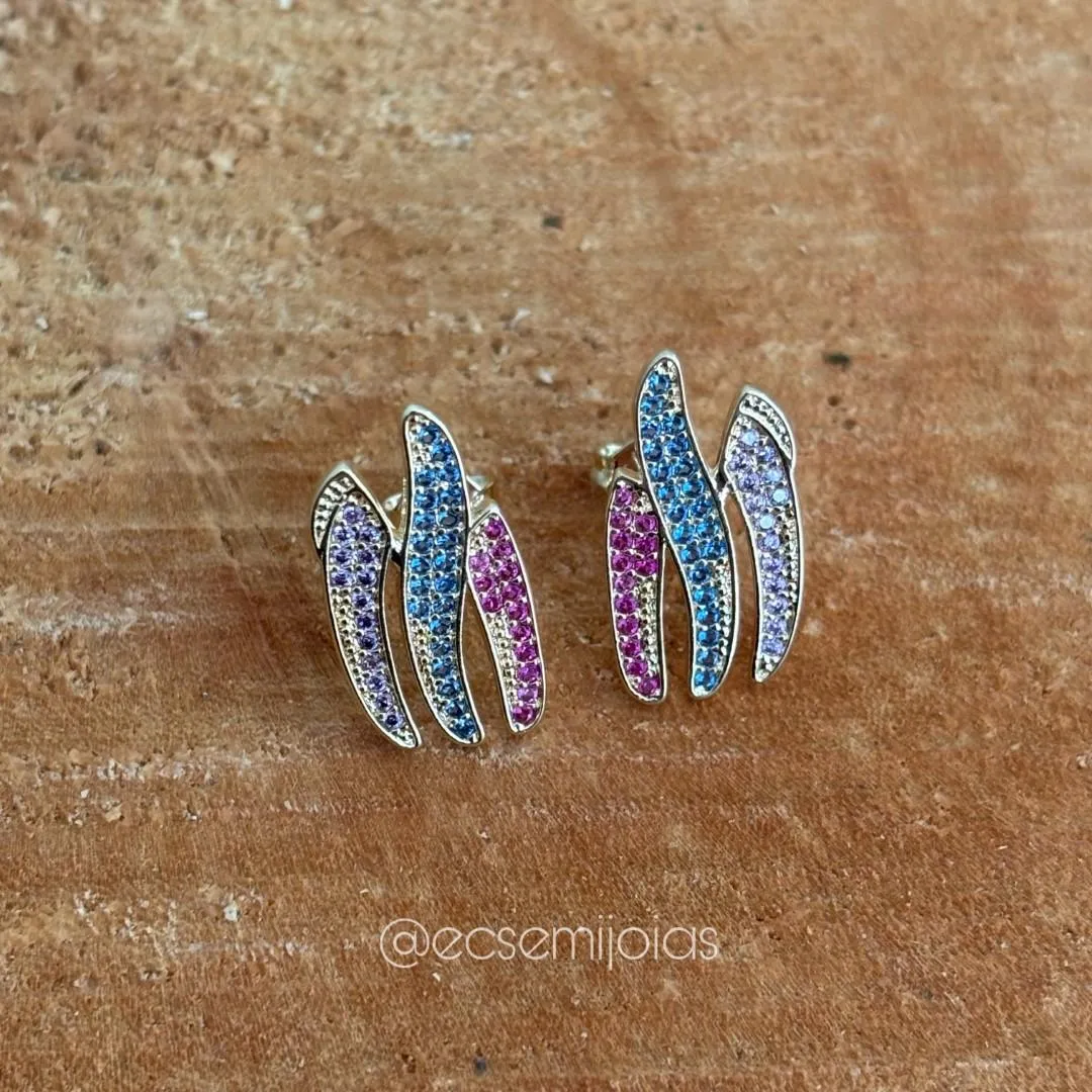 Brinco com 3 ondas cravejadas - banhado a ouro 18k