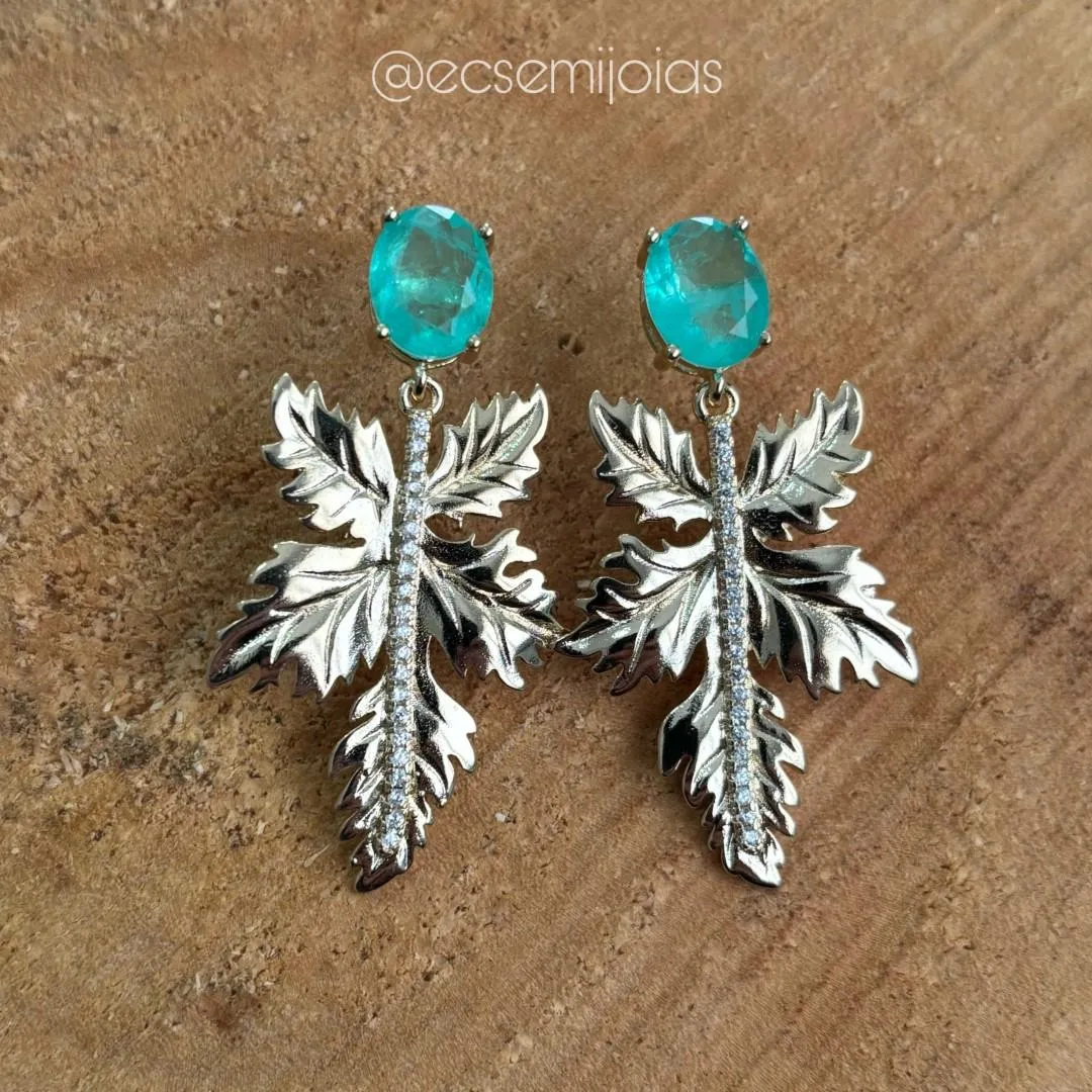 Brinco com pedra oval e folhas lisas com fileira cravejada - banhado a ouro 18k