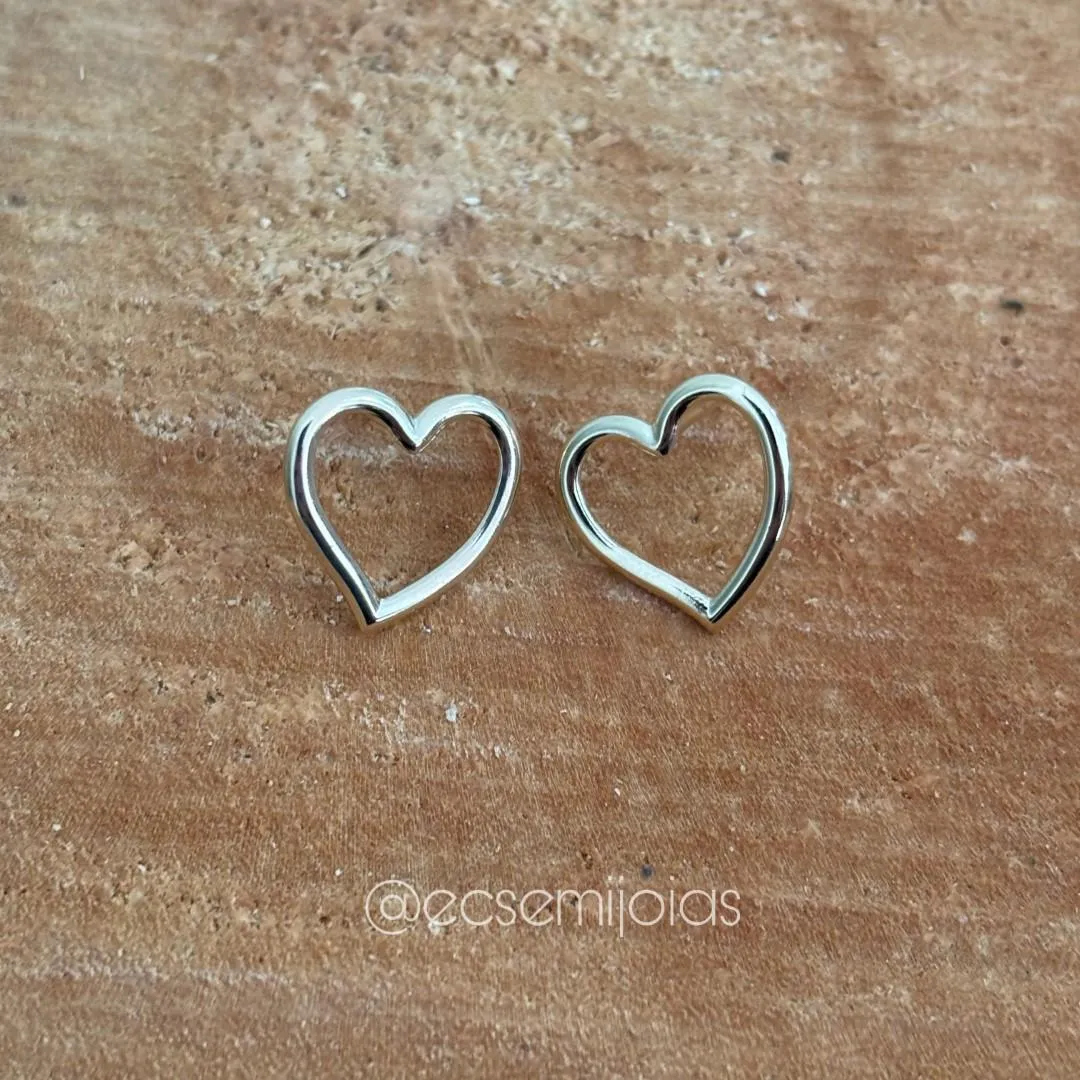 Brinco de coração liso vazado - 14mm - banhado a ouro 18k