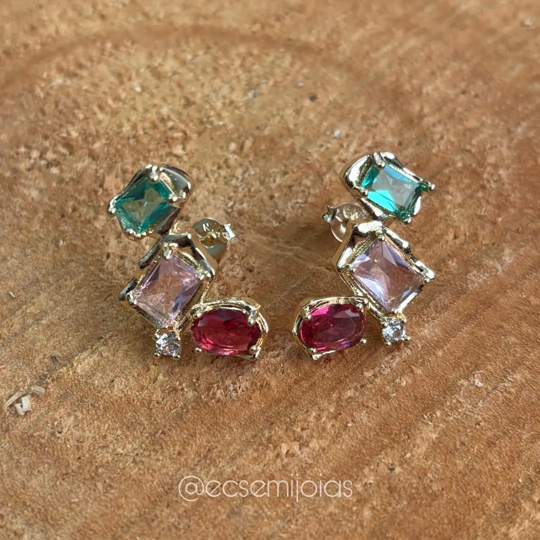 Brinco ear cuff com 2 zircônias retangulares e 1 oval - banhado a ouro 18k