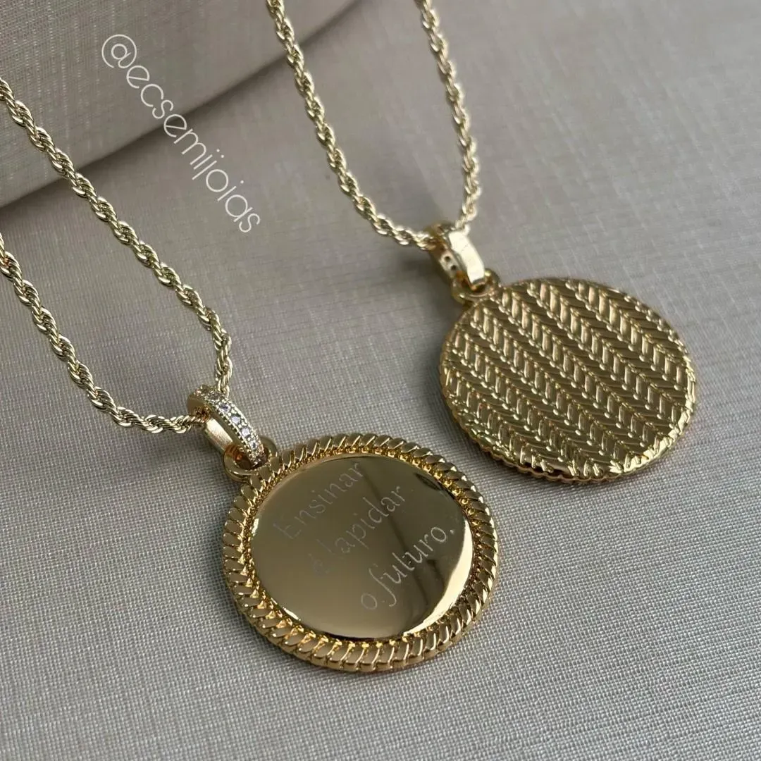 Colar cordão baiano 1,5mm com mandala ENSINAR É LAPIDAR O FUTURO - 45cm - banhado a ouro 18k
