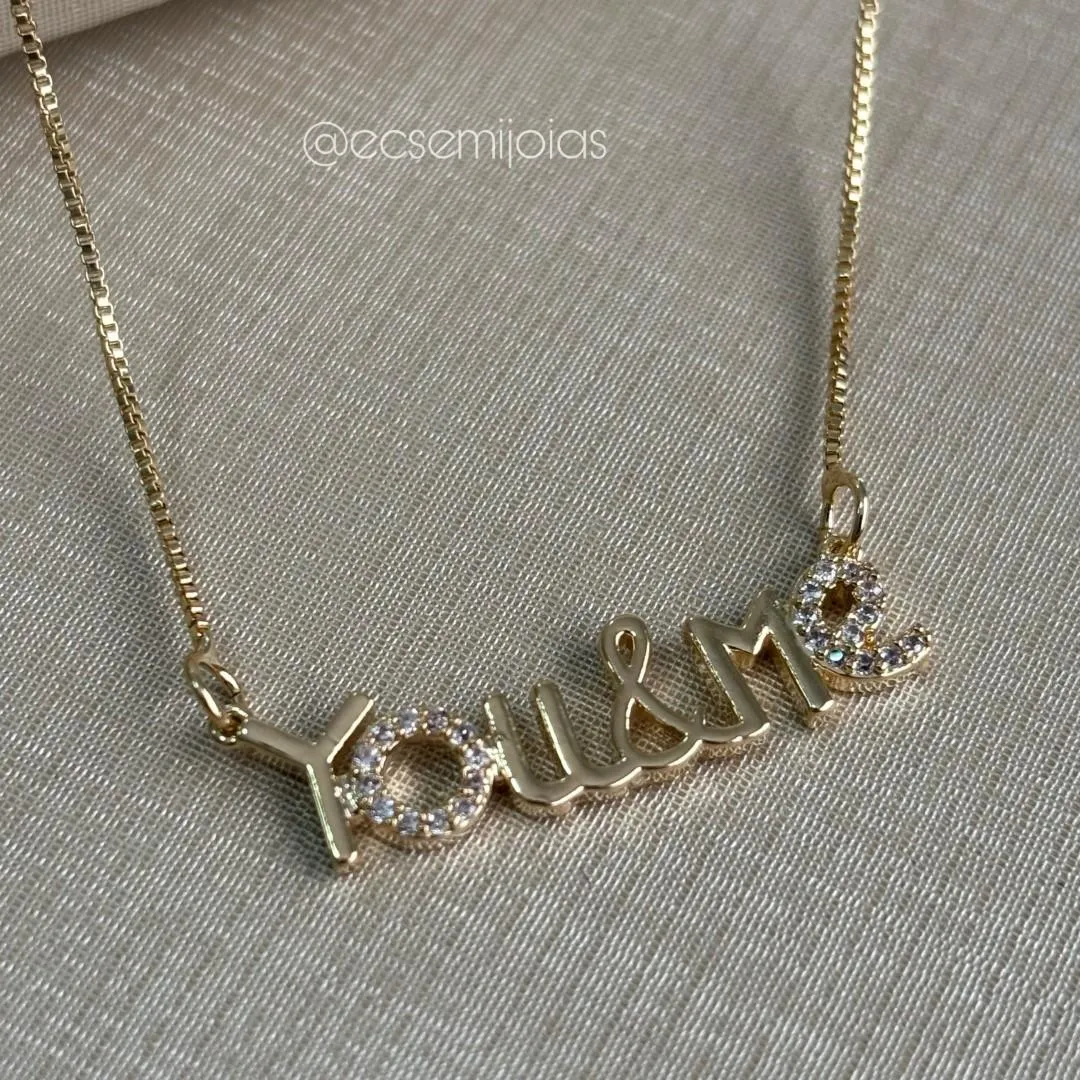 Colar veneziana pingente YOU&ME com letras cravejadas - 45cm - banhado a ouro 18k