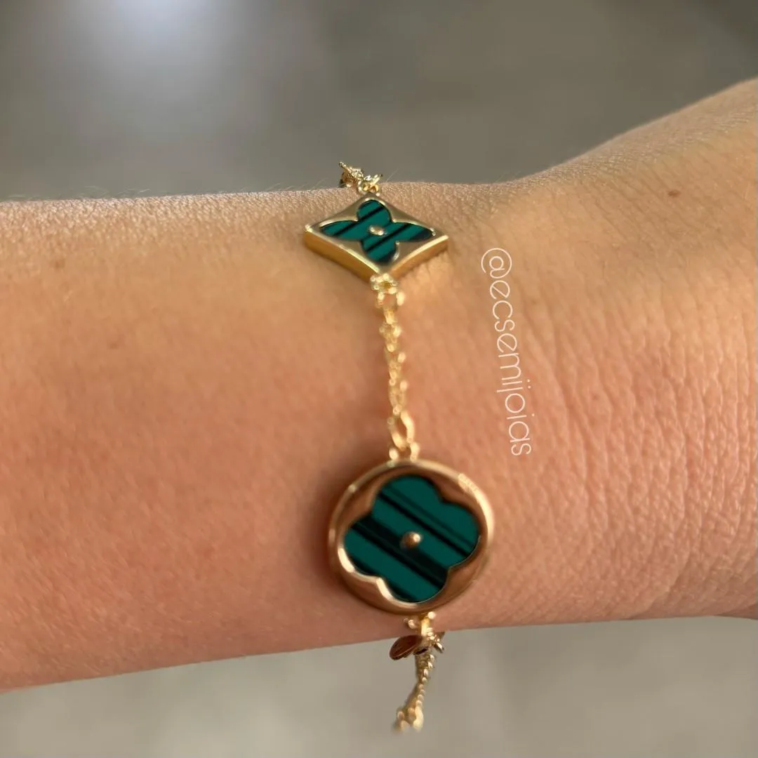Pulseira com trevo e flor resinada - banhado a ouro 18k
