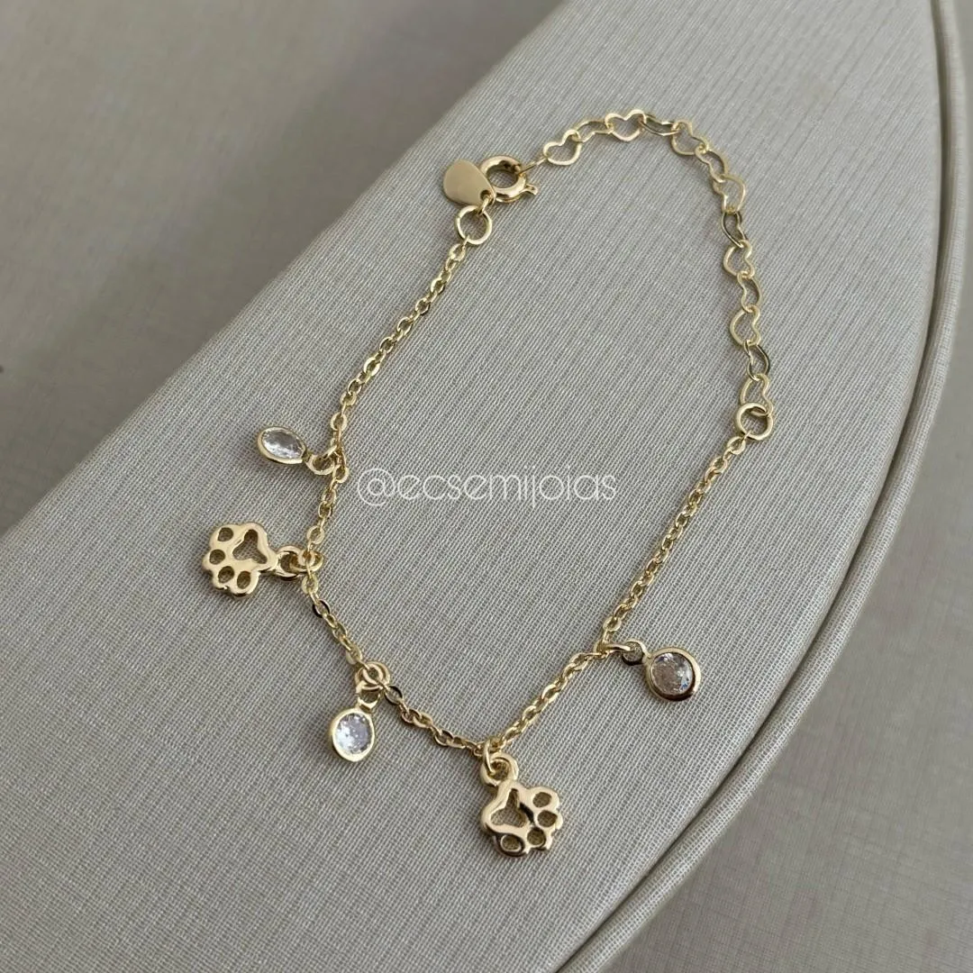 Pulseira de elo português com patas de cachorro e zircônias penduradas  - 11cm + extensor - banhado a ouro 18k