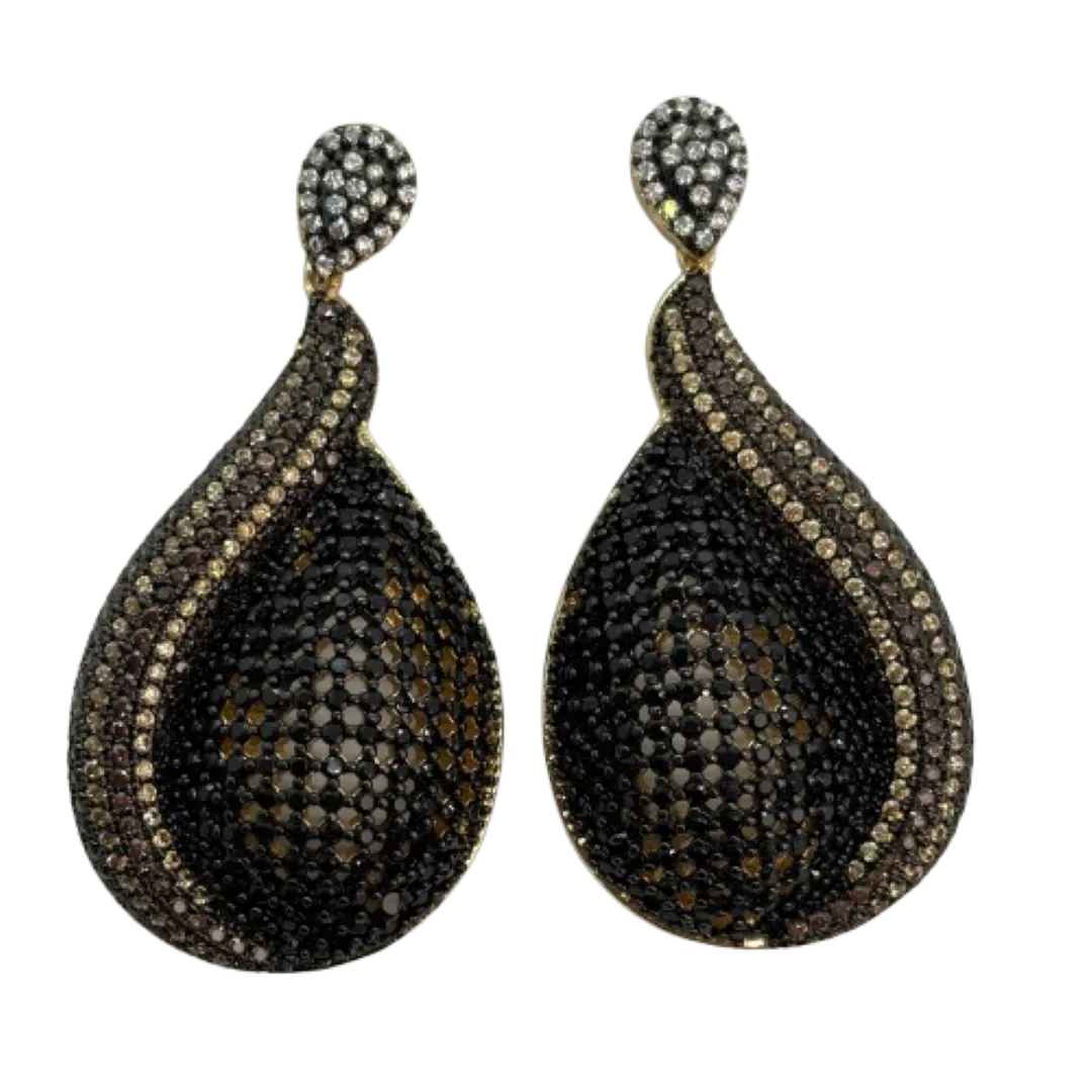 Brinco de gota grande cravejado com borda saliente - banhado a ouro 18k