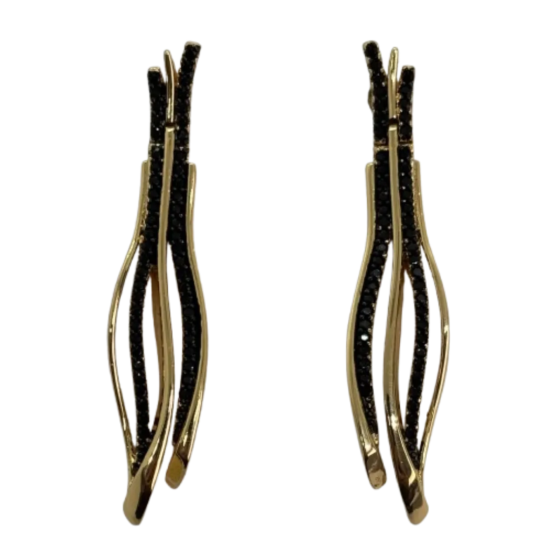 Brinco com filetes lisos e cravejados vazados - banhado a ouro 18k