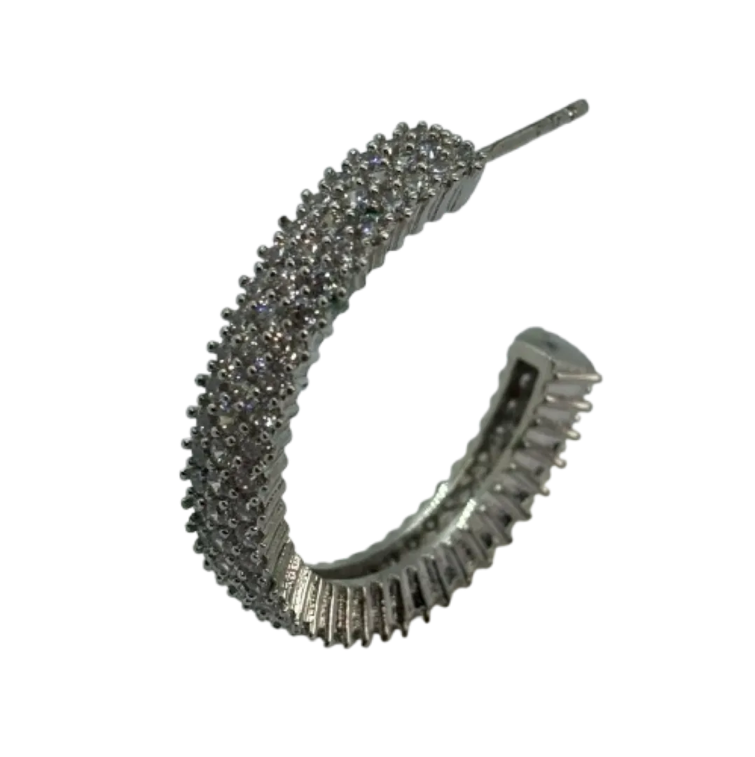 Argola com 3 fileiras cravejadas - 6x30mm - banhado a ródio branco