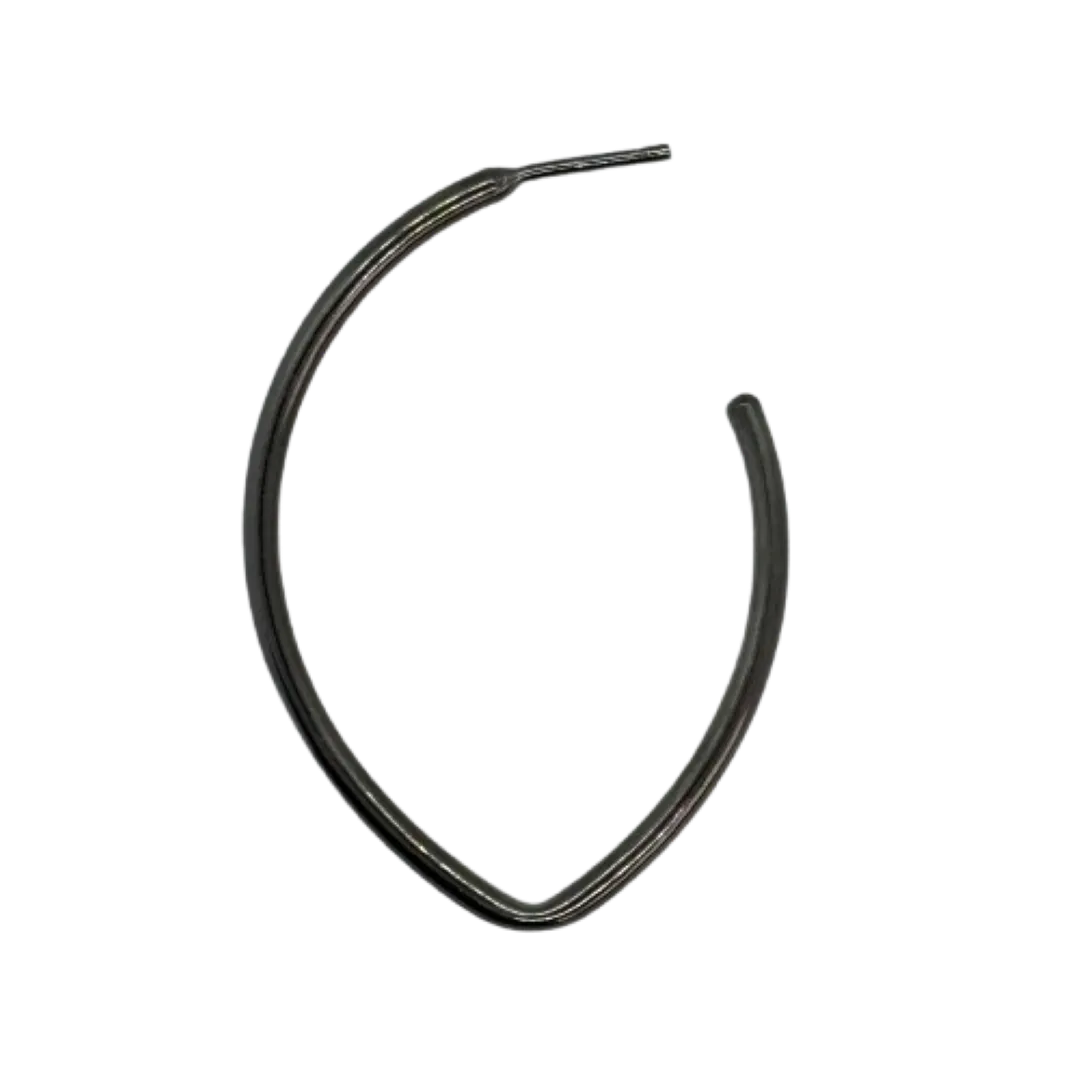 Argola tubolar em formato de folha - 9x40mm - banhado a ródio negro