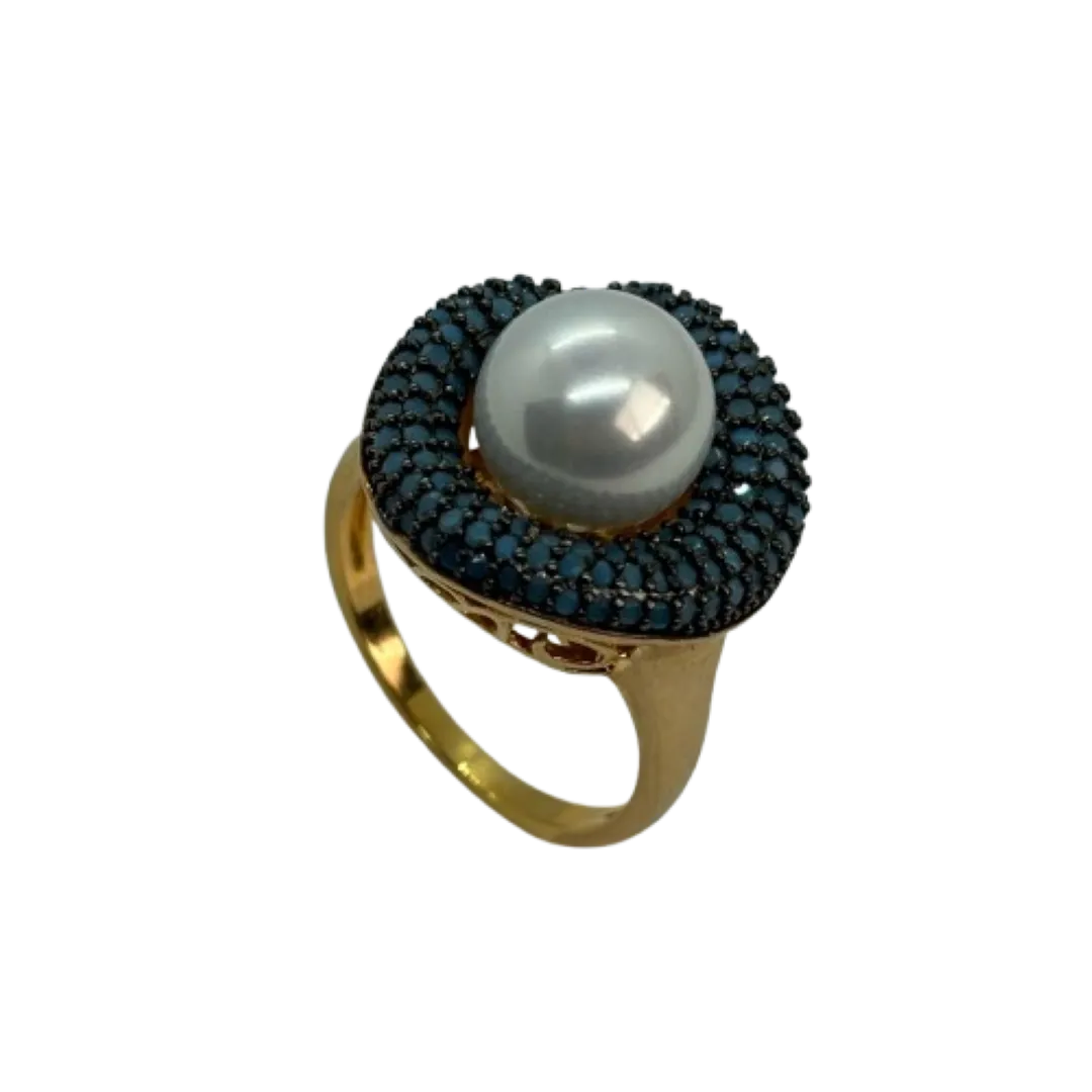 Conjunto de anel e brinco com pérola shell no centro cravejado em volta - banhado a ouro 18k