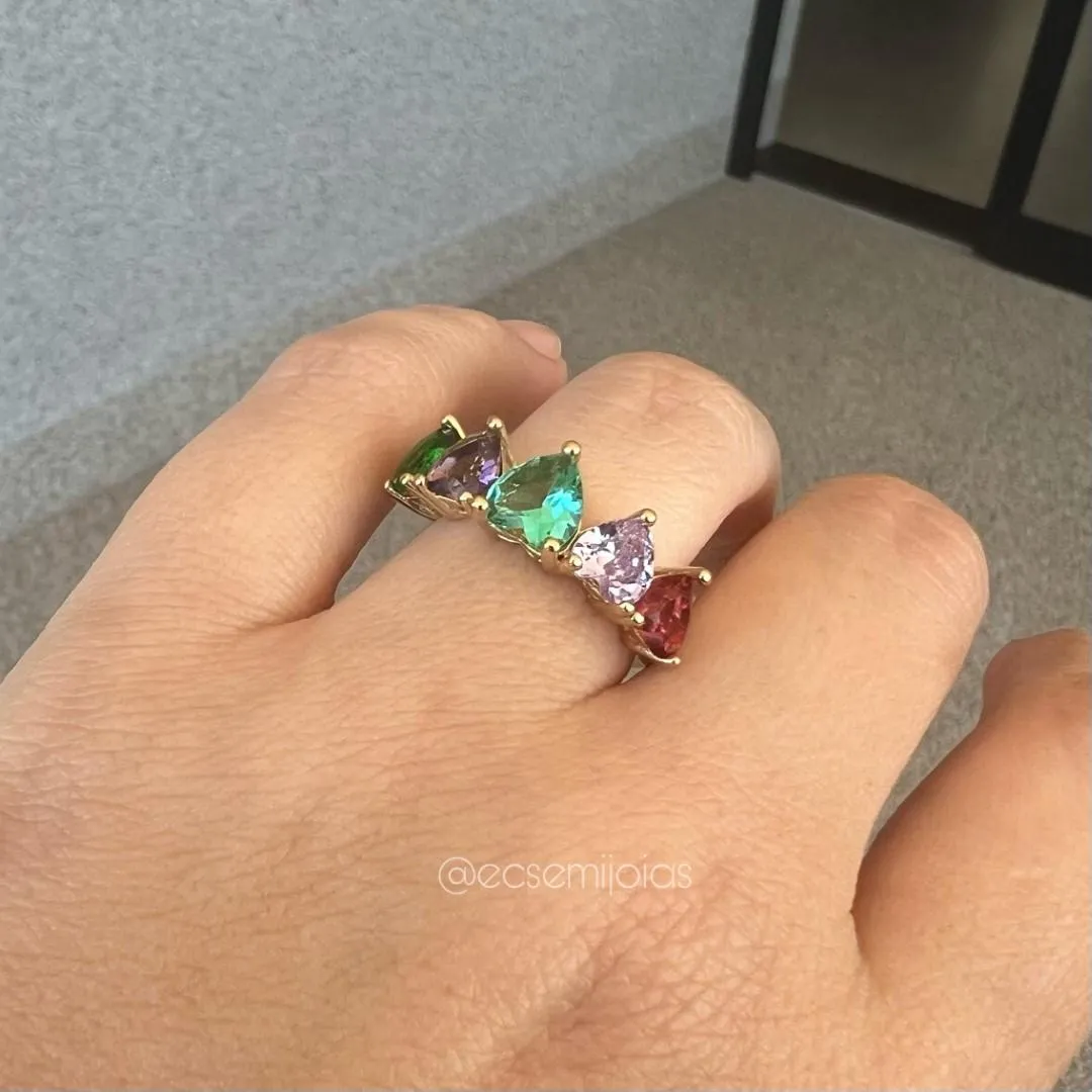 Anel com fileira de corações 6mm cada - banhado a ouro 18k