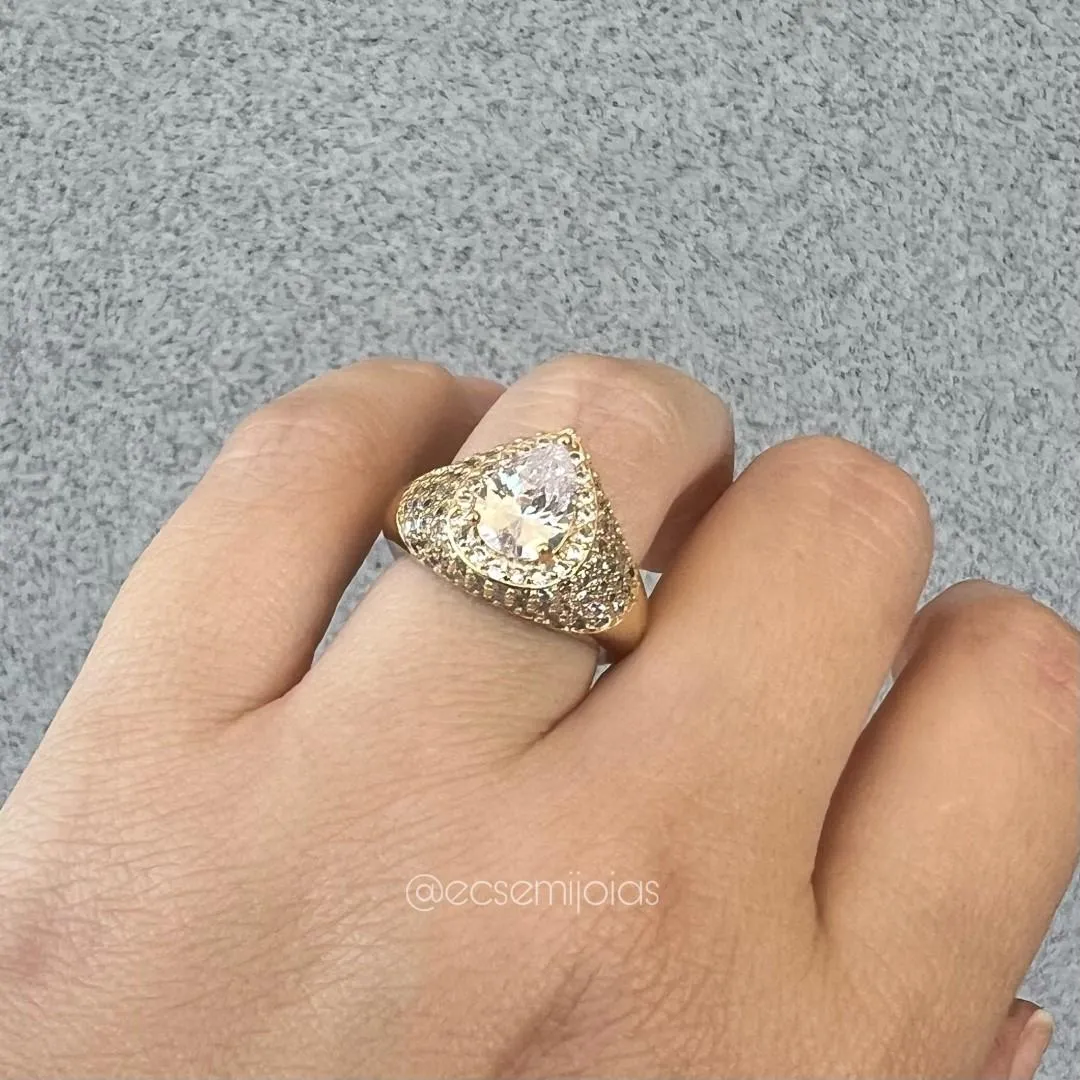 Anel com zircônia gota no centro cravejado em volta - banhado a ouro 18k