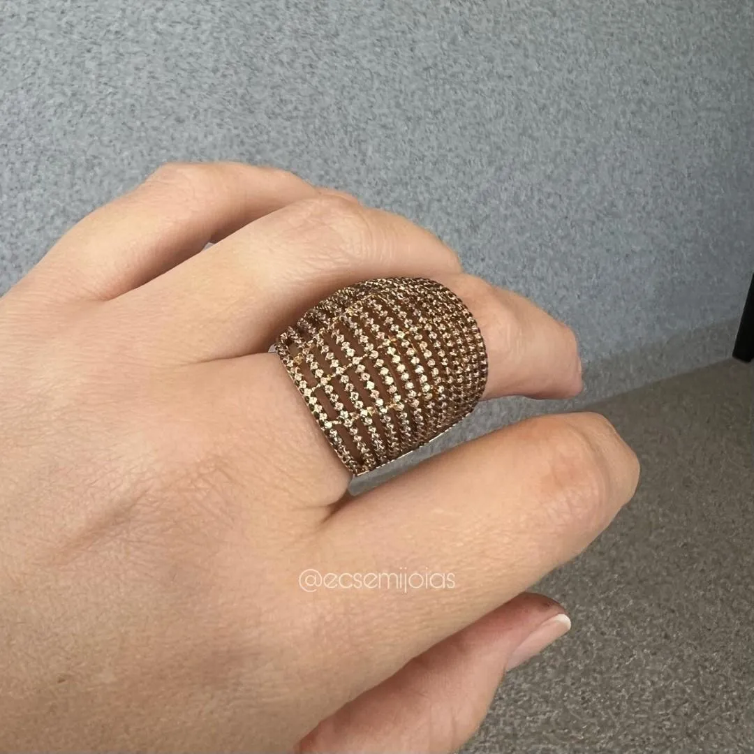 Anel oval grande cravejado vazado - banhado a ouro 18k