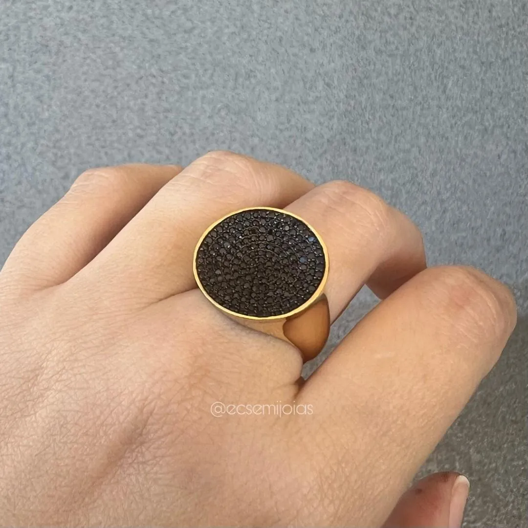 Anel redondo cravejado abaulado - banhado a ouro 18k