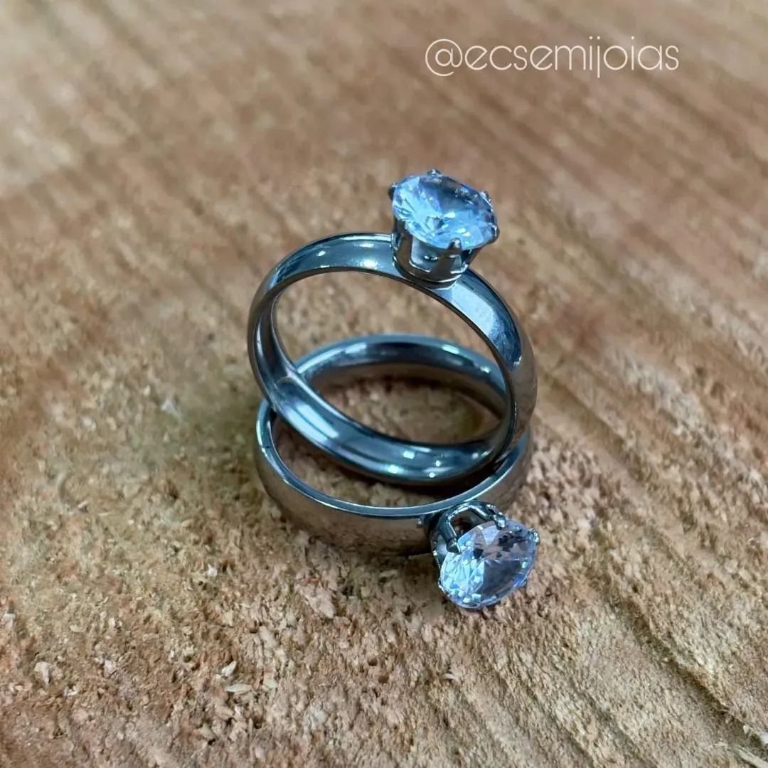Anel solitário 7mm com 6 garras e aro liso - aço