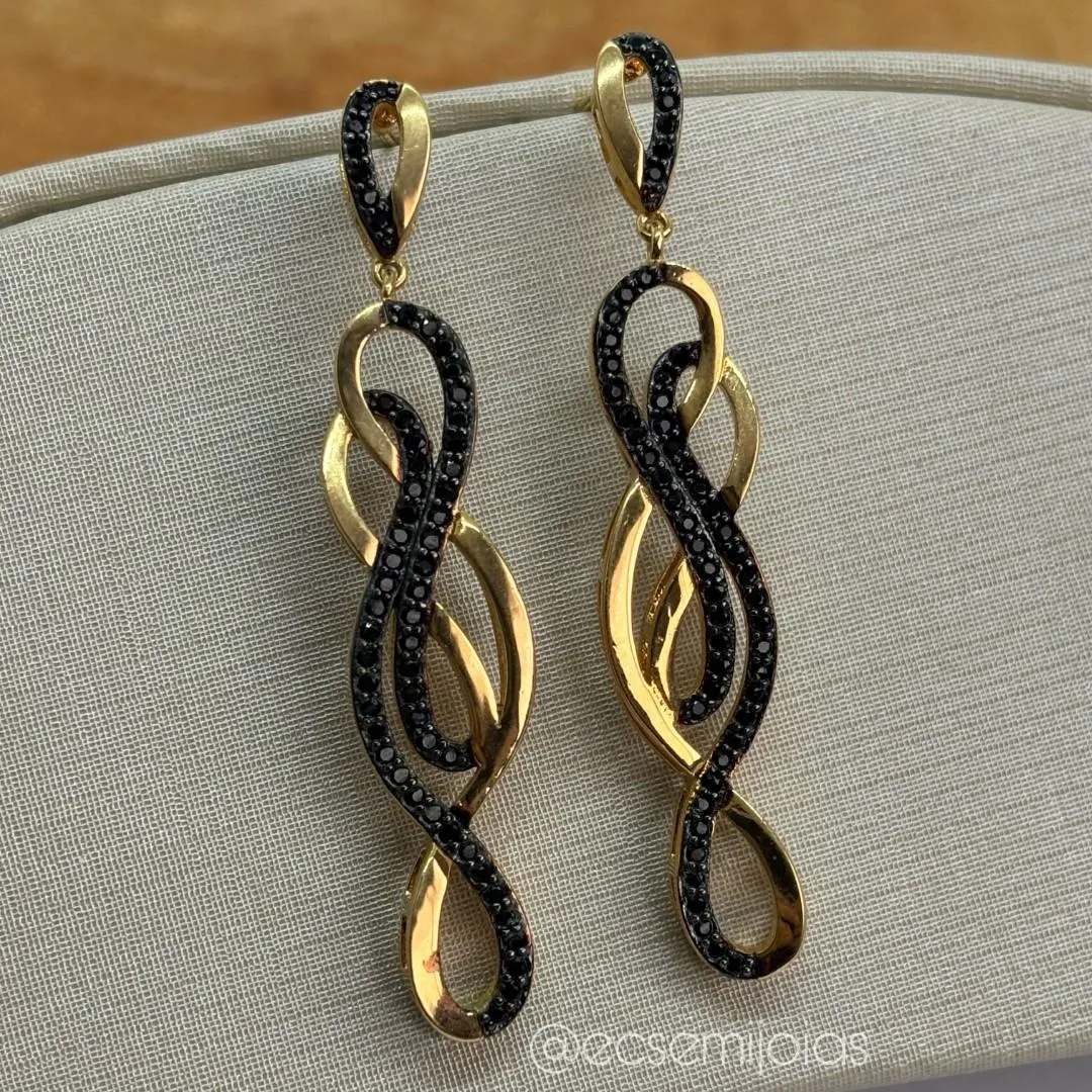 Brinco bordado cravejado vazado - banhado a ouro 18k