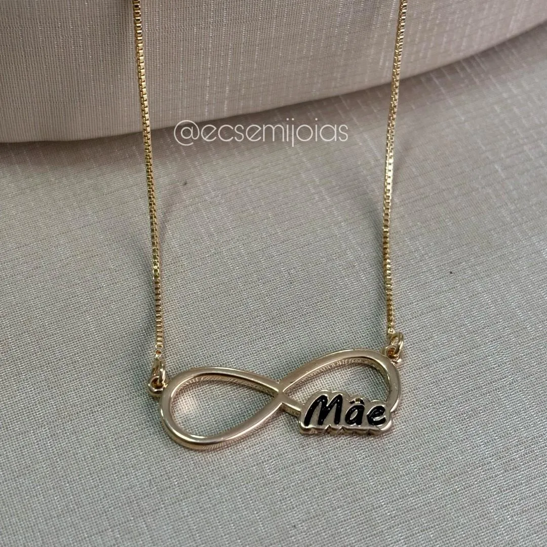 Colar com pingente infinito escrito MÃE resinado - 45cm - banhado a ouro 18k