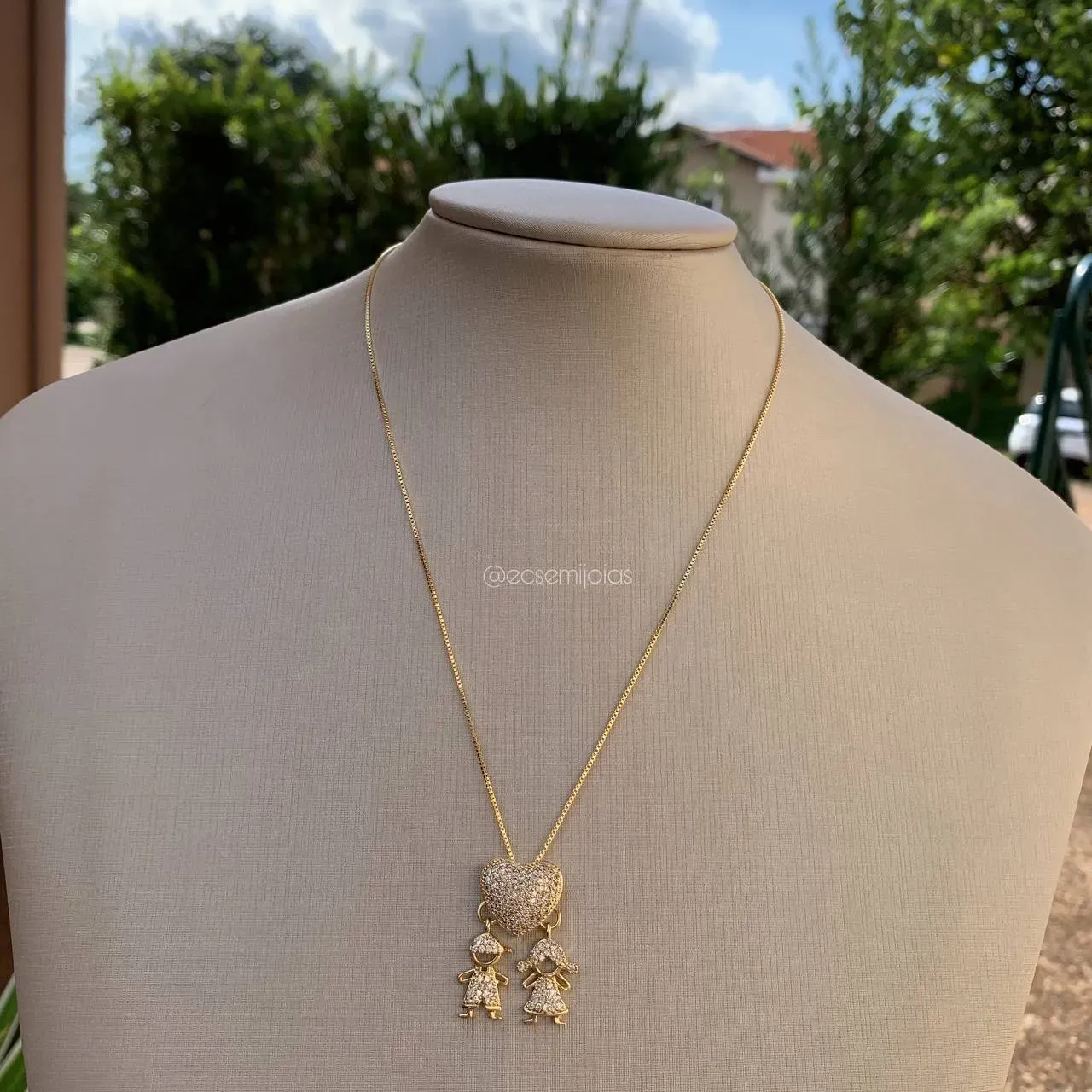 Colar de coração cravejado com casal pendurados cravejados  - banhado a ouro 18k