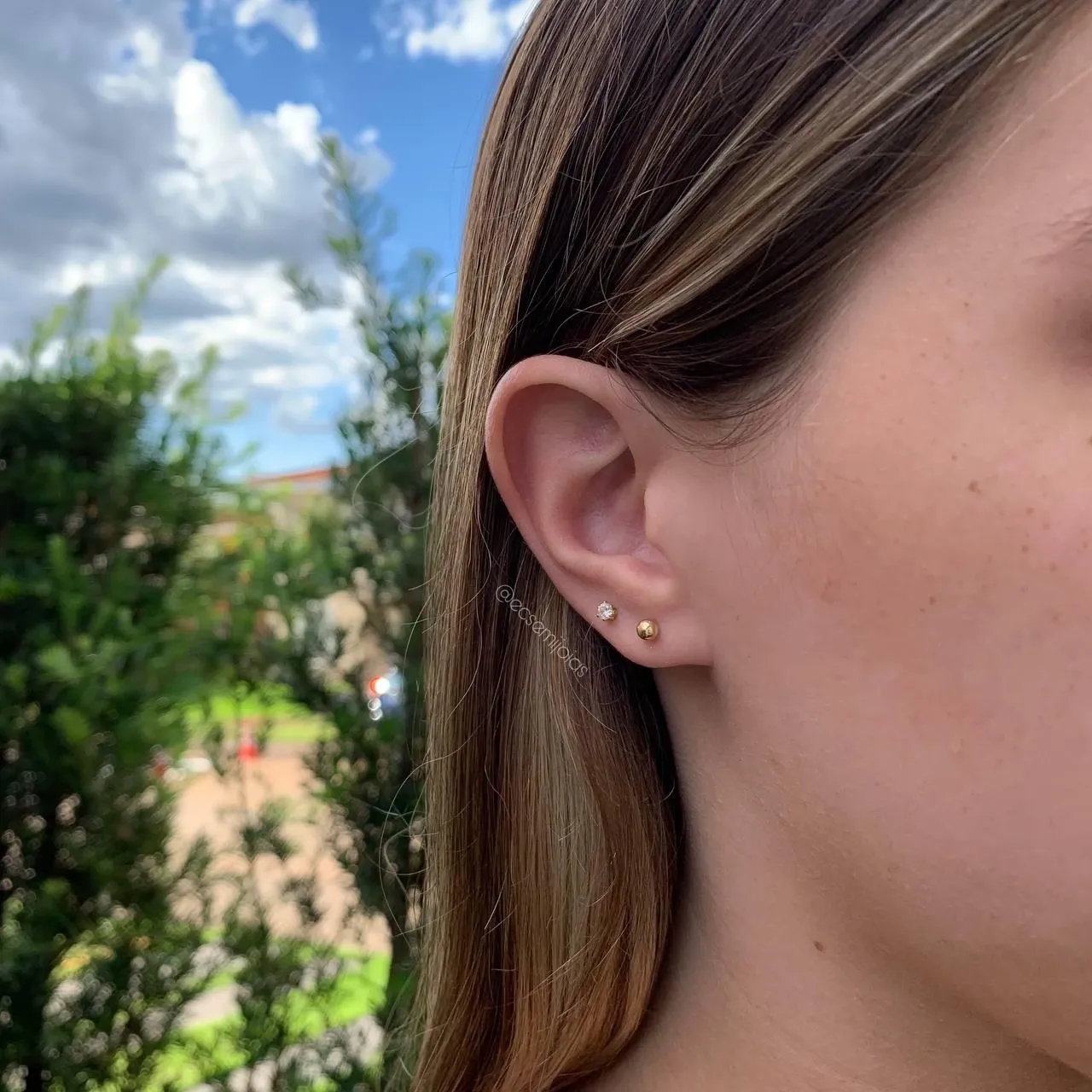 Brinco bola 4mm lisa - banhado a ouro 18k