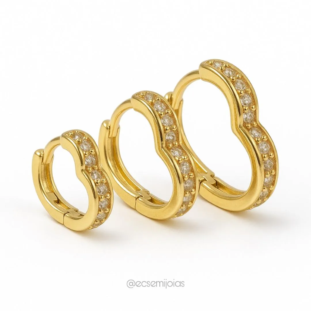 Argola de coração com 1 fileira cravejada P - banhado a ouro 18k