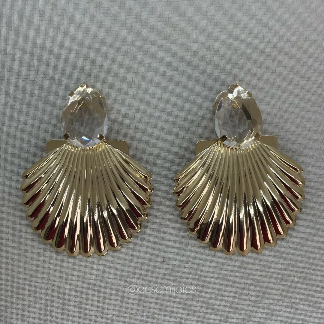 Brinco com gota cristal e concha grande - banhado a ouro 18k
