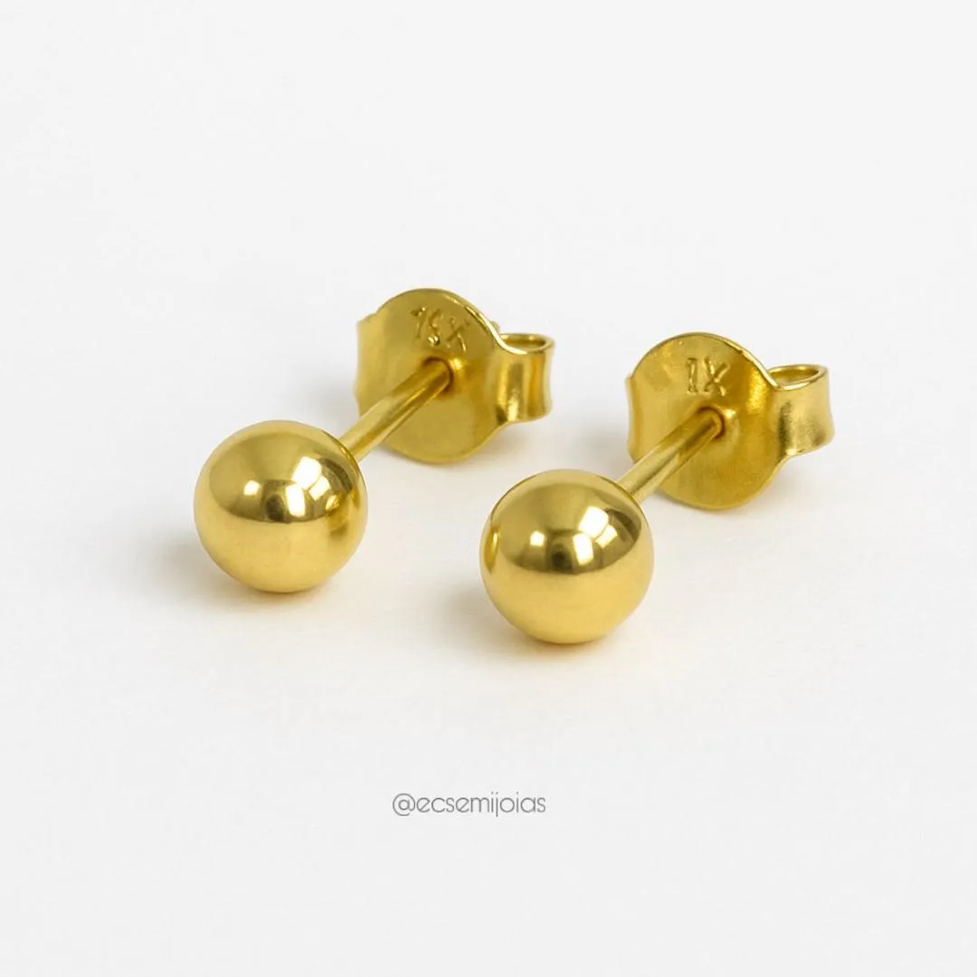 Brinco bola 4mm lisa - banhado a ouro 18k