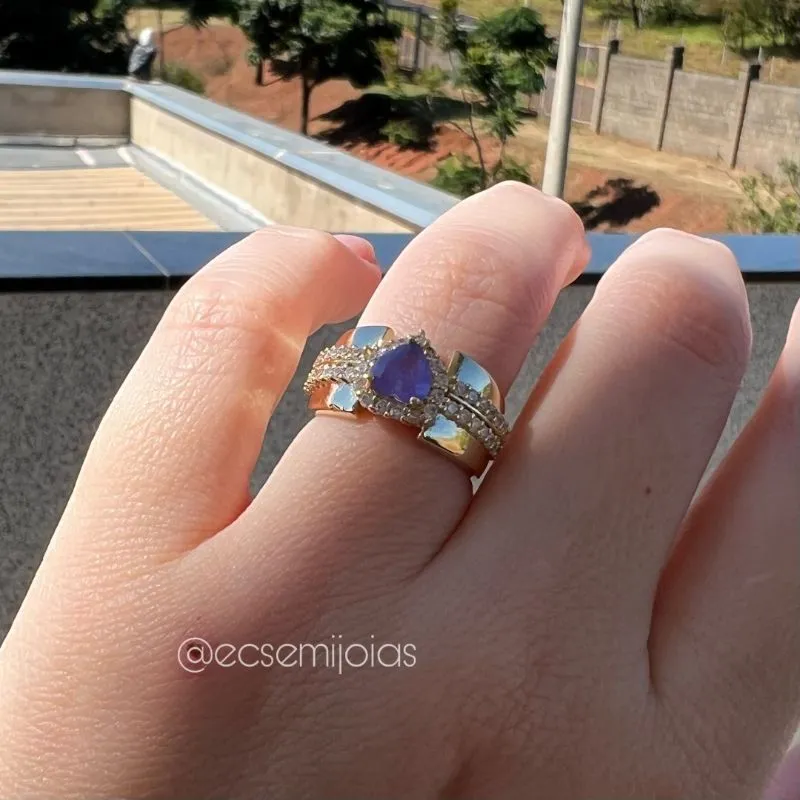 Anel com pedra fusion de coração no centro, cravejado em volta e 2 fileiras cravejadas no aro - banhado a ouro 18k