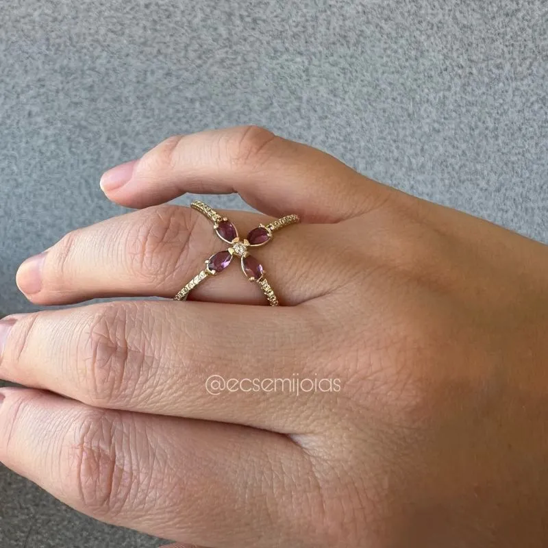 Anel em X com zircônias gotas no centro e aro cravejado - banhado a ouro 18k