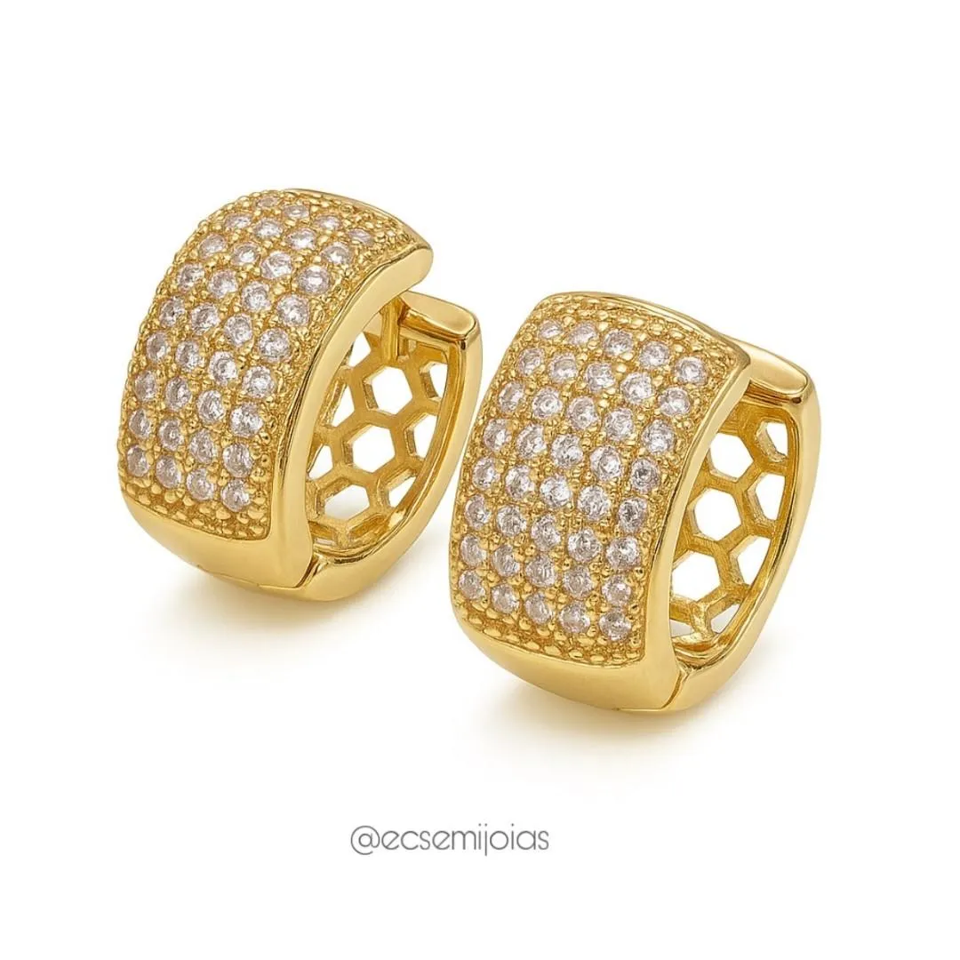 Argola com 5 fileiras de zircônias - 9x16mm - banhado a ouro 18k