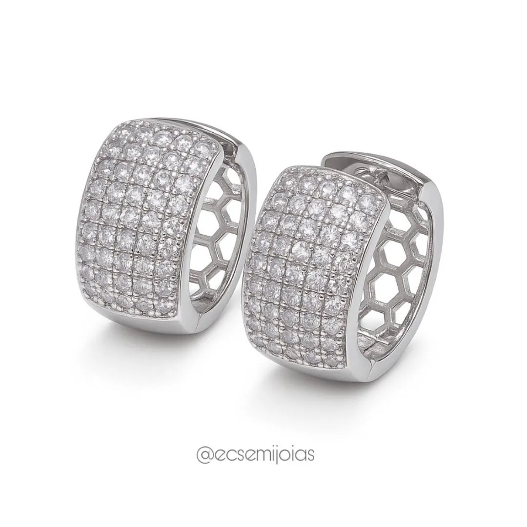 Argola com 5 fileiras de zircônias - 9x16mm - banhado a ródio branco