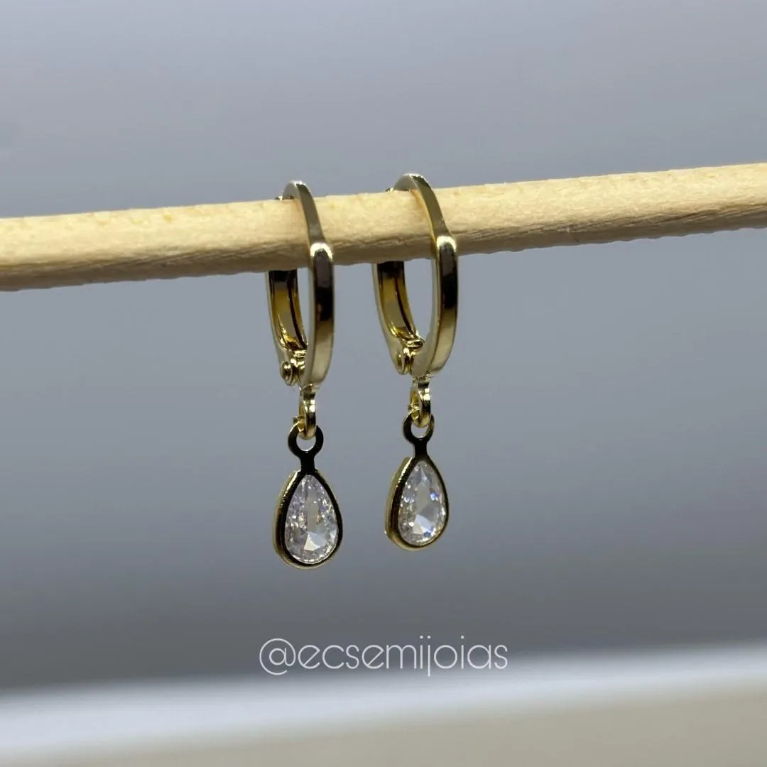 Argola lisa com gota de zircônia pendurada - 4x6mm - banhado a ouro 18k