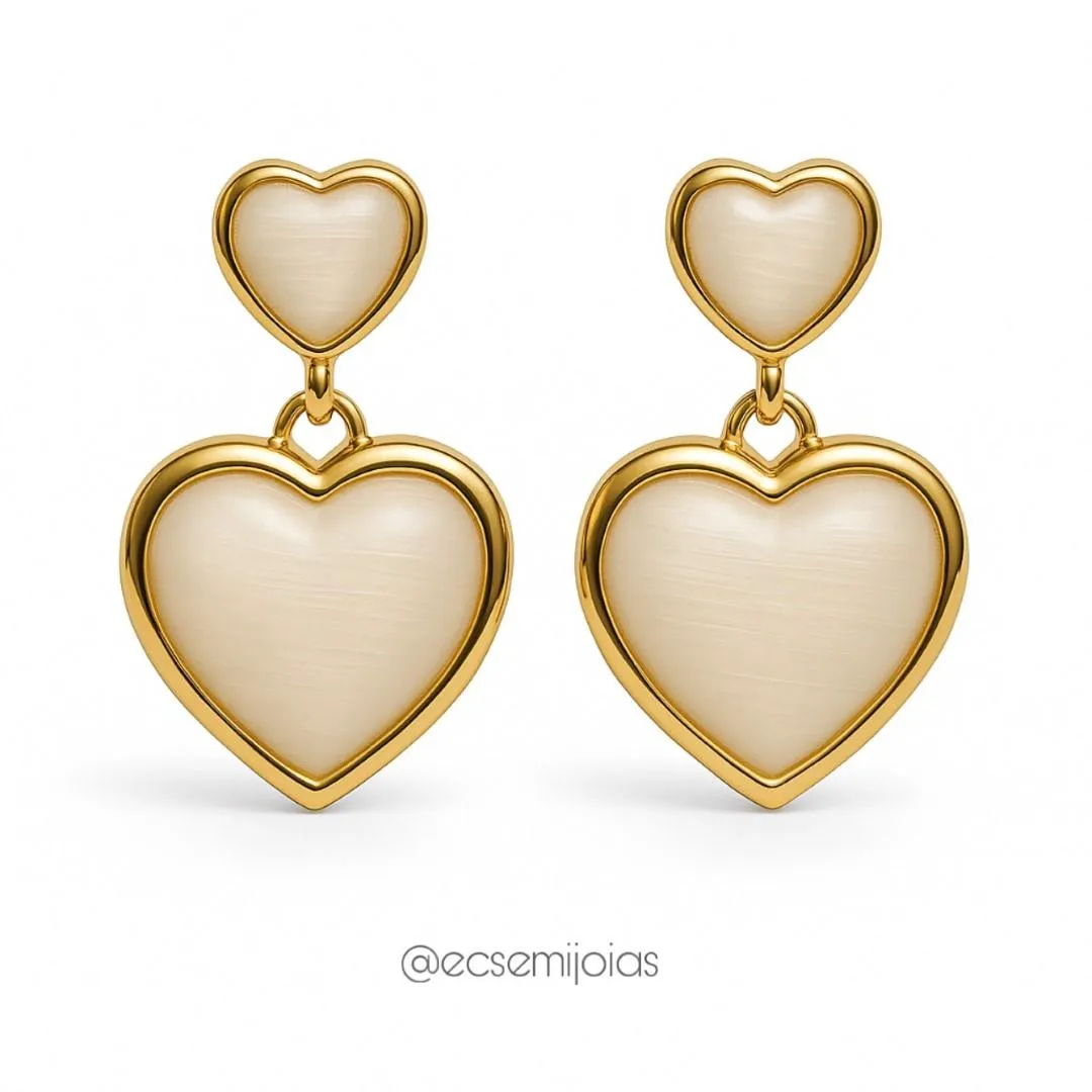 Brinco de corações de madrepérola - P 8mm / G 15mm - banhado a ouro 18k