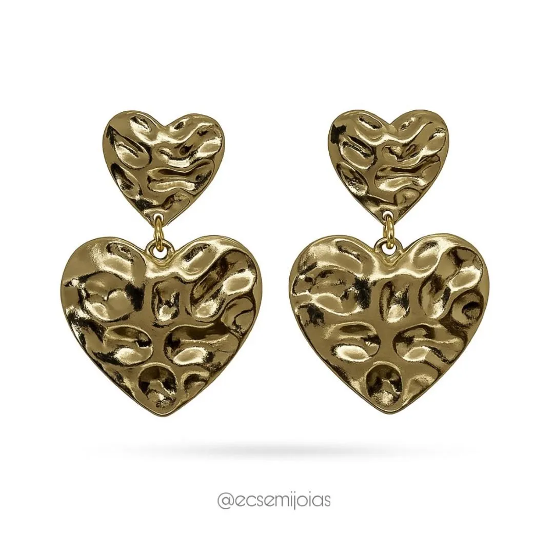 Brinco de corações martelados - P 16mm / G 28mm - banhado a ouro 18k