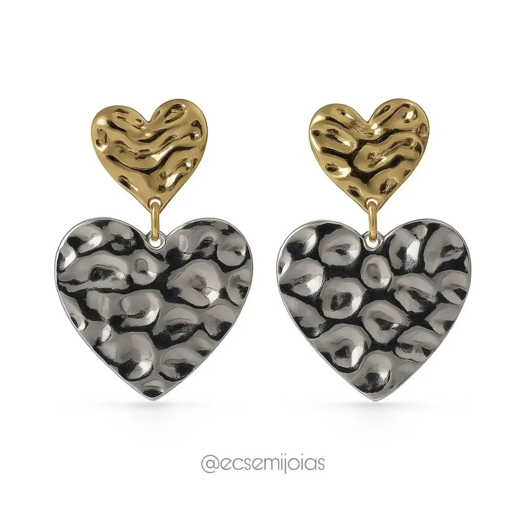 Brinco de corações martelados - P 16mm / G 28mm - banhado a ouro 18k e ródio branco