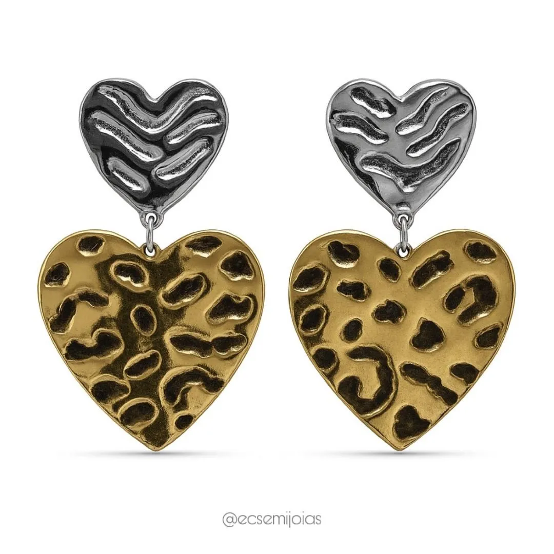Brinco de corações martelados - P 16mm / G 28mm - banhado a ouro 18k e ródio branco