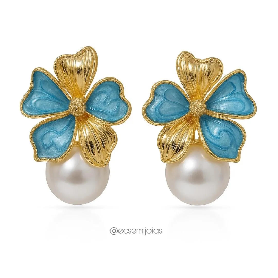 Brinco de flor resinada com pérola shell 16mm - banhado a ouro 18k