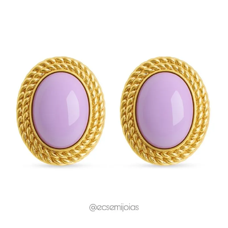 Brinco oval grande com pedra de resina no centro bombardeada em volta - banhado a ouro 18k