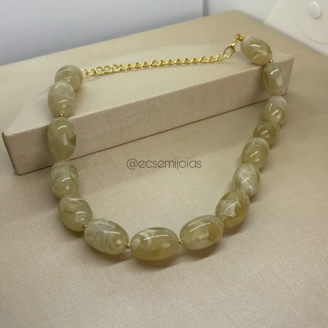 Colar com pedras nude resinadas ovais lisas  - 40cm + extensor - banhado a ouro 18k