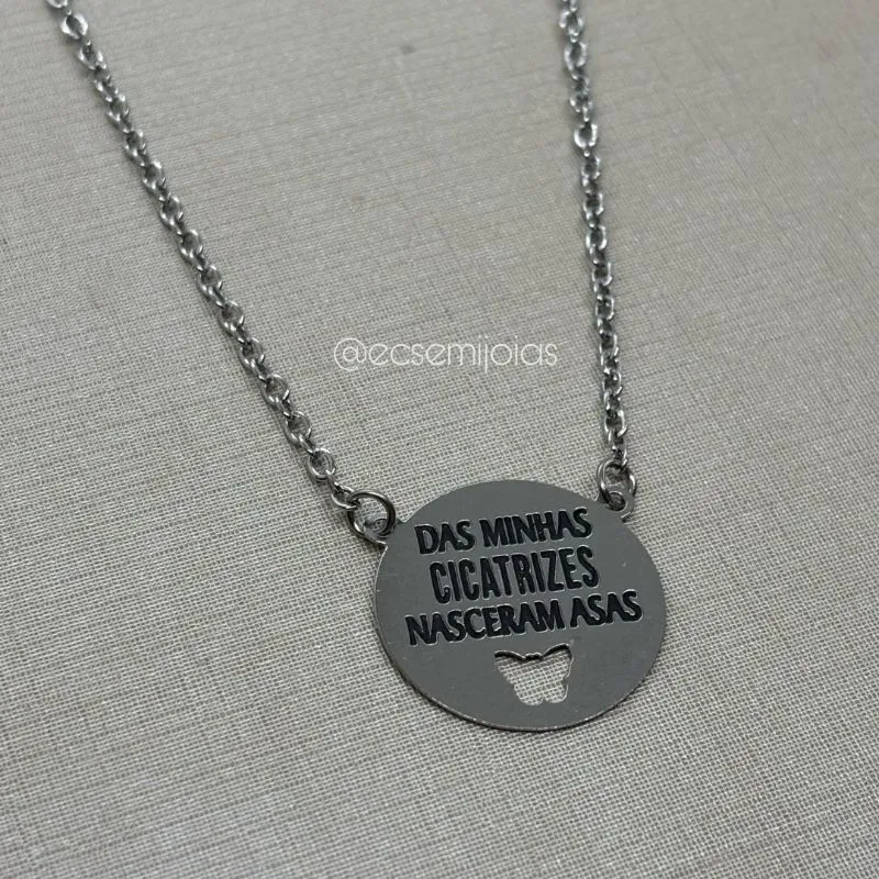 Colar com pingente de moeda motivacional 