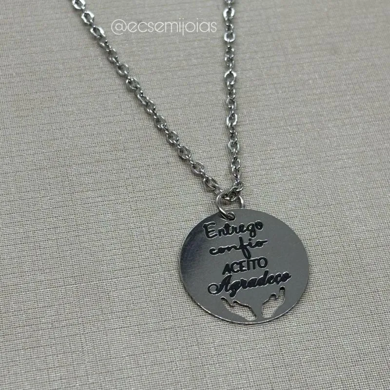 Colar com pingente de moeda motivacional 