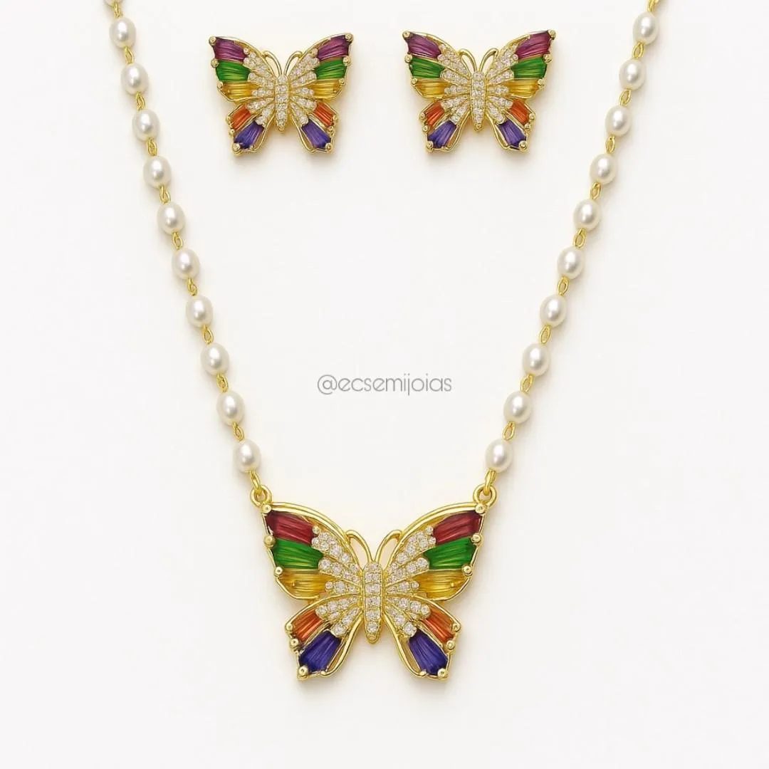 Conjunto de brinco e colar de pérolas e borboleta cravejada com baguetes nas pontas - 45cm + extensor - banhado a ouro 18k
