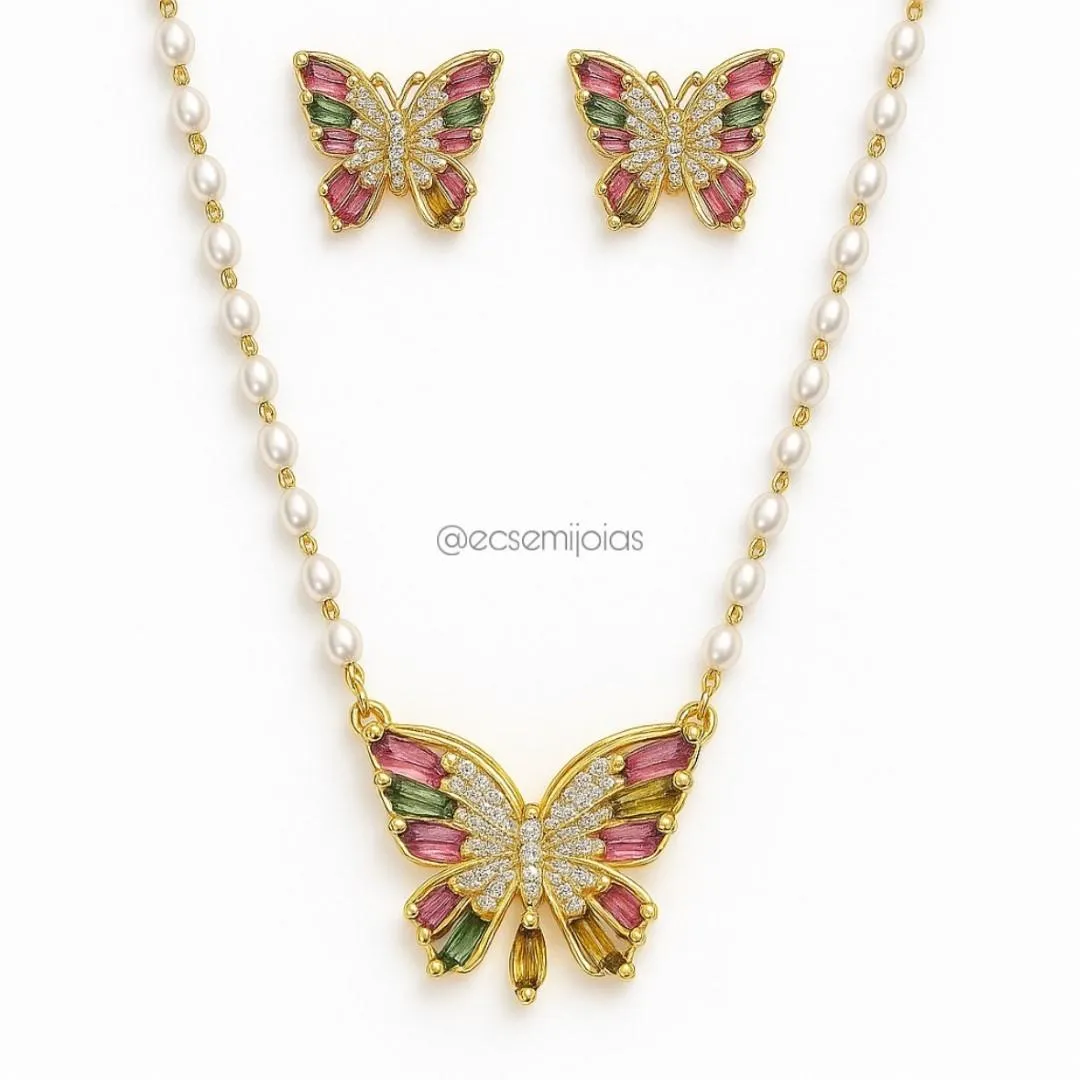 Conjunto de brinco e colar de pérolas e borboleta cravejada com baguetes nas pontas - 45cm + extensor - banhado a ouro 18k