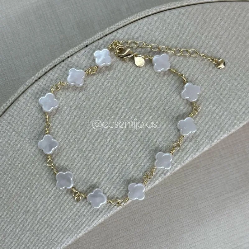 Pulseira de trevos de pérolas resinadas - 18cm + extensor - banhado a ouro 18k