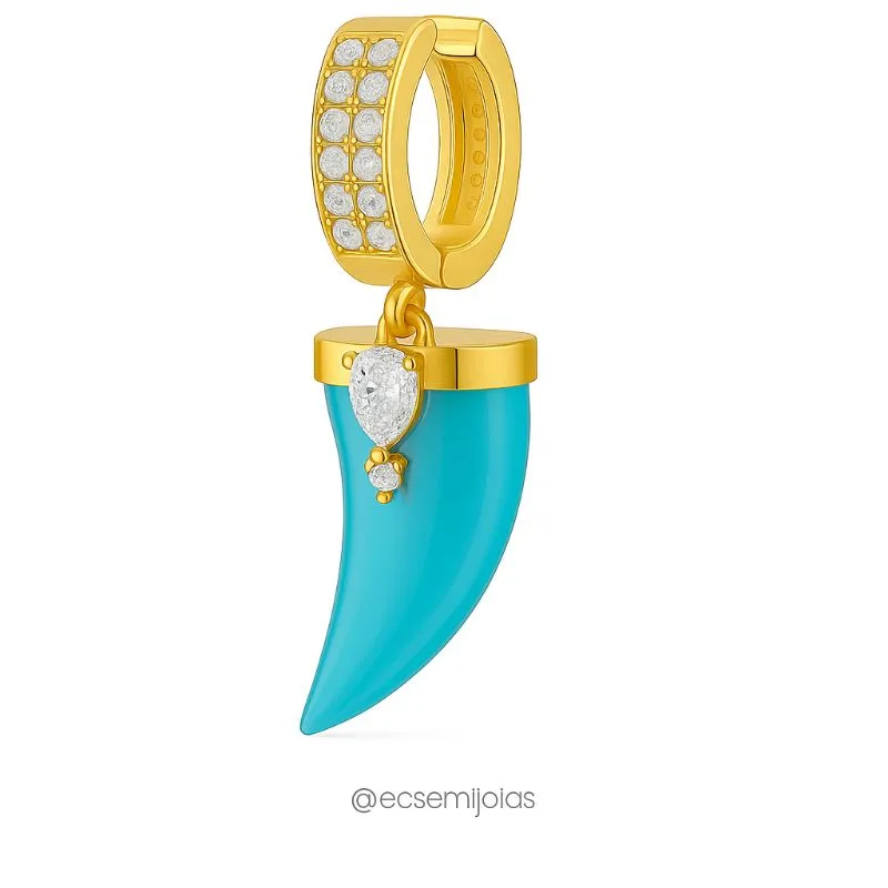 Argola cravejada com 2 fileiras com pedra em formato de dente de sabre com gota no centro -  banhado a ouro 18k