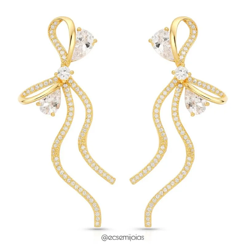 Brinco de laço grande cravejado com 2 gotas de zircônias maiores - banhado a ouro 18k