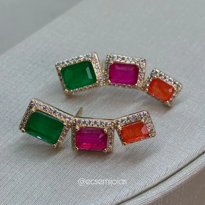 Brinco ear cuff com 3 pedras retangulares fusion cravejado em volta - banhado a ouro 18k