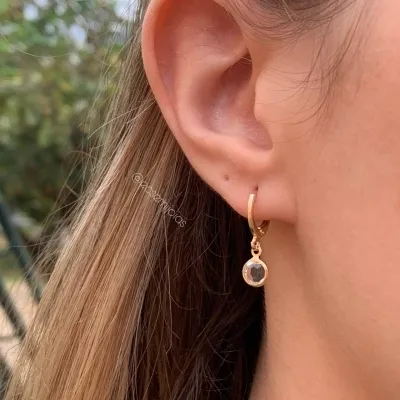 Brinco tranqueta com zircônia 7mm - banhado a ouro 18k
